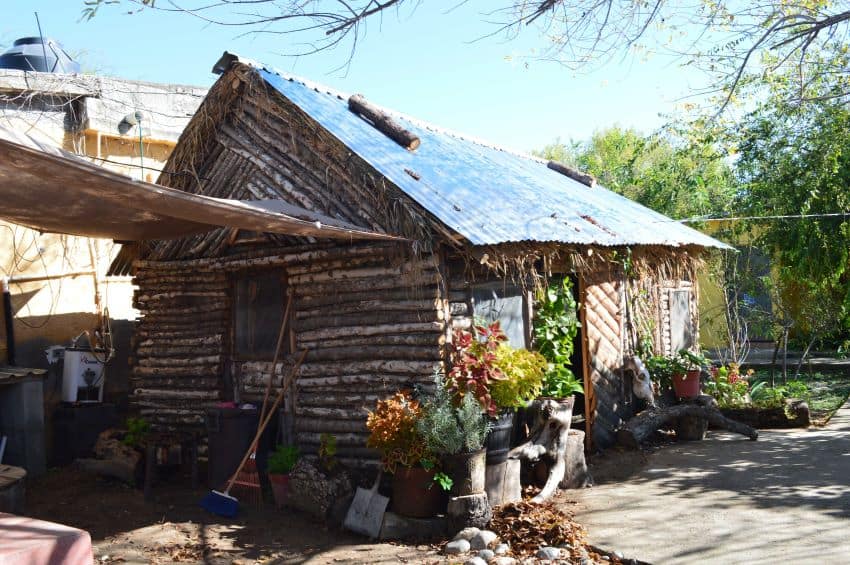 01-Example-of-Mascogo-house-El-Mana-Cielito